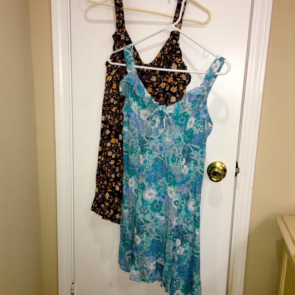 2 Mini Dresses SO Size Small Sleeveless Ruffle Floral Dresses